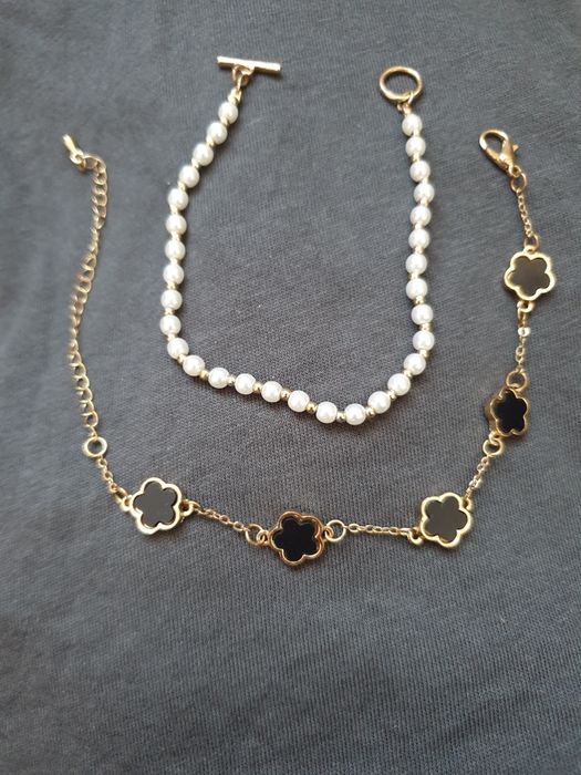 brățări cu trifoi negru și perle.