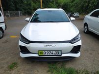 Byd e2 sotiladi. Yurgani 25000