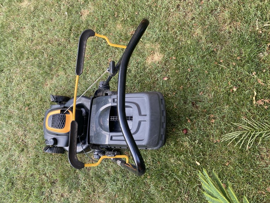 Masina de tuns iarba Briggs Stratton