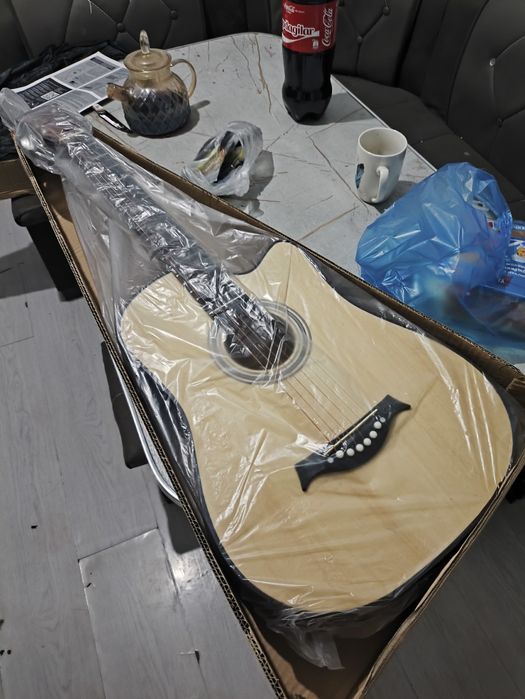 Gitara akusticheskiy