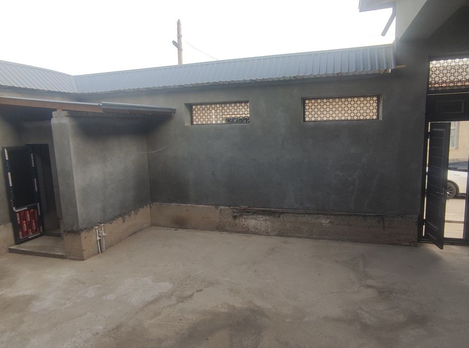 Zangiota ziyoratgohidan 200 metr uzoqlikda hovli sotiladi.