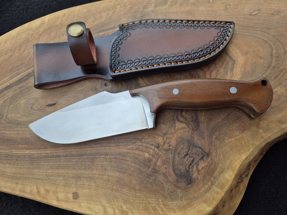 Ръчно изработен нож с кожена кания,LN403