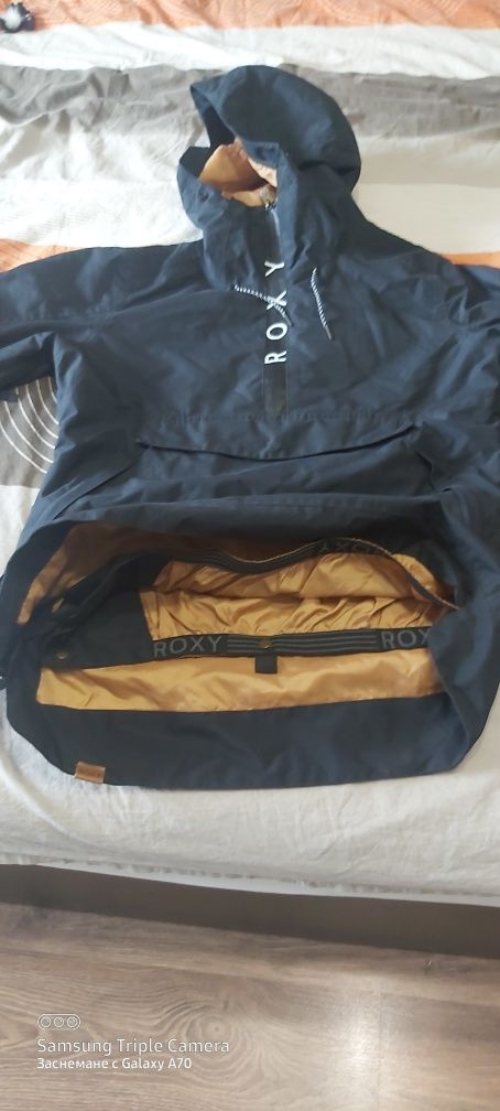 Продавам дамско яке ROXY размер М