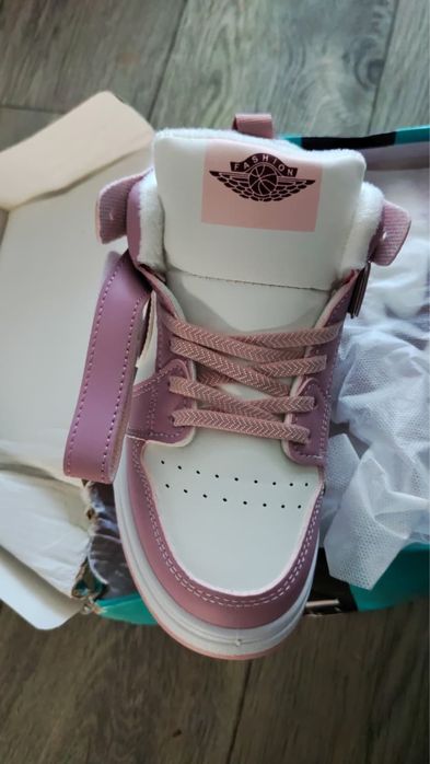 Продам новую обувь для девочки