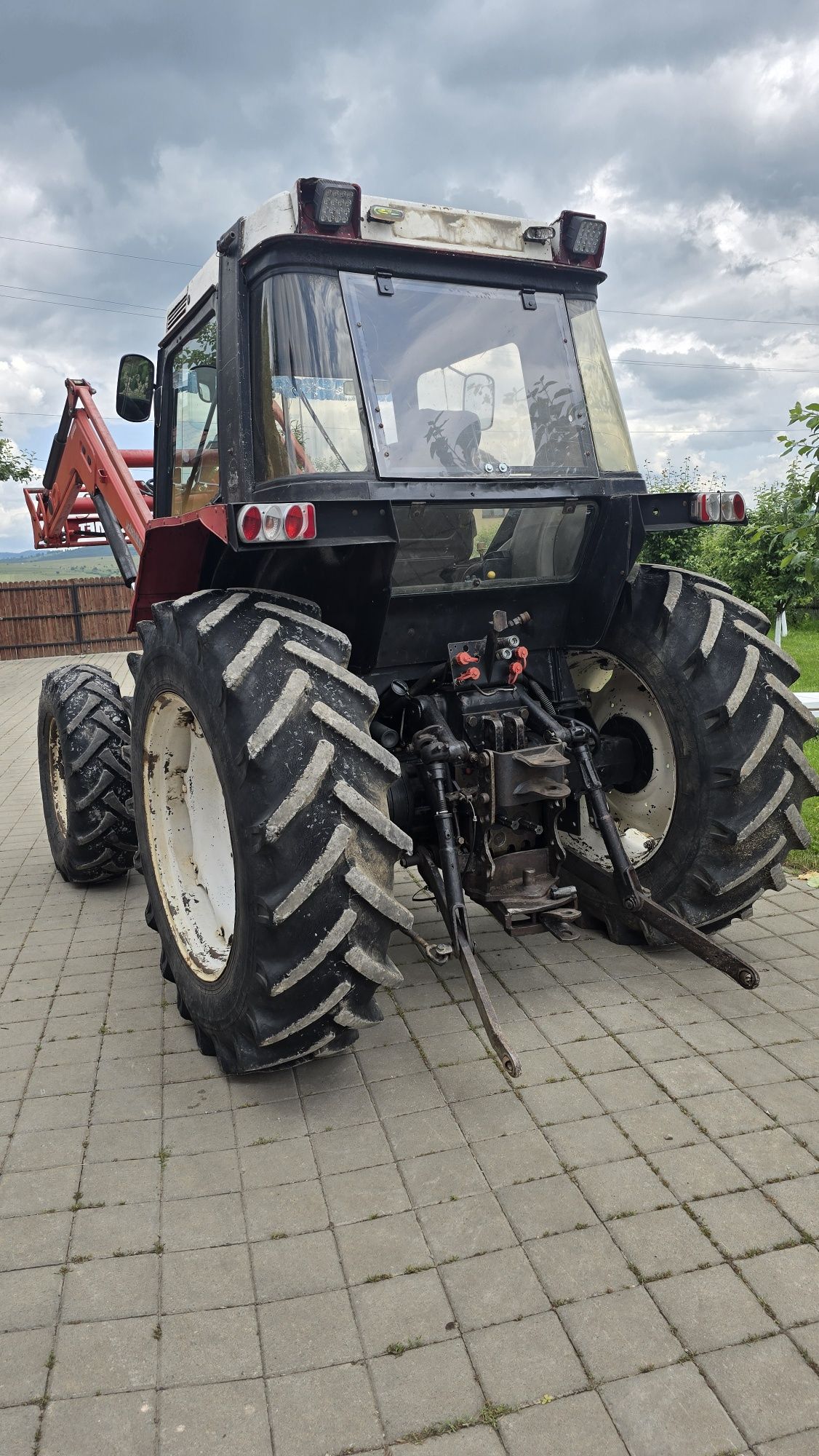 Tractor 4x4 Case 845XL international incarcator frontal