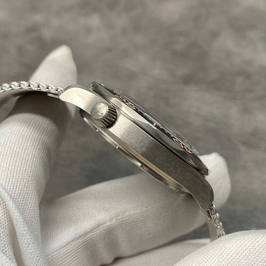 omega seamaster 007 diver 300m титан