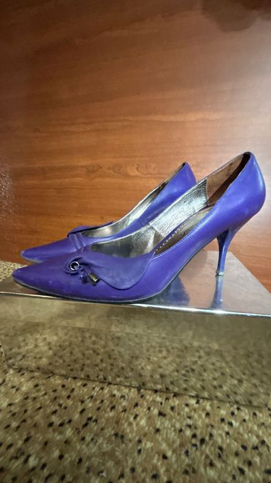 Фиолетовые туфли на каблуке