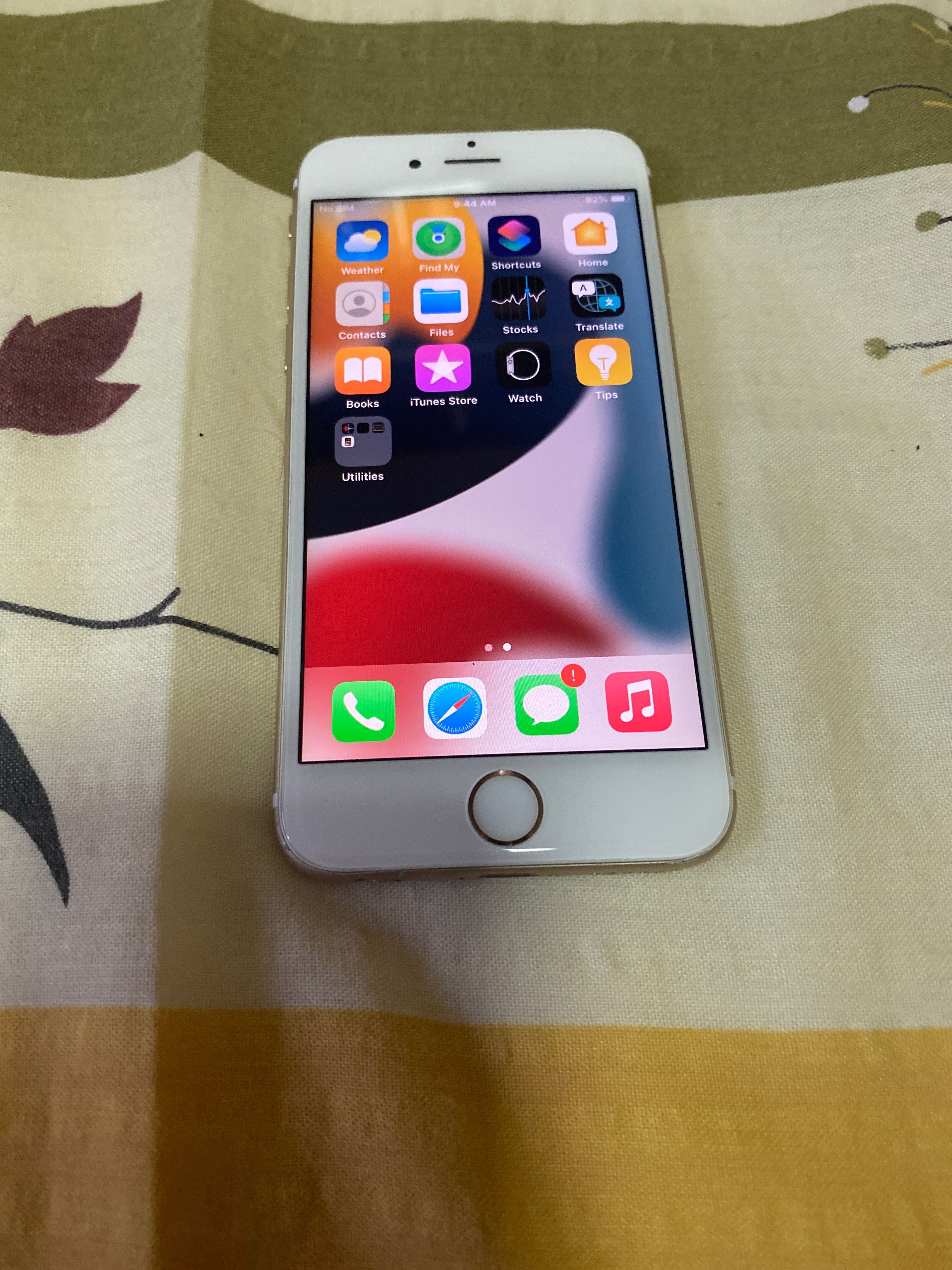 iPhone 6s-128 GB,мод:А1688,Gold,зарядно