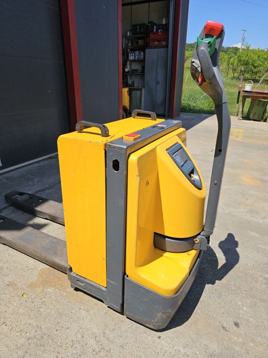 Transpaleta electrica Jungheinrich 2T