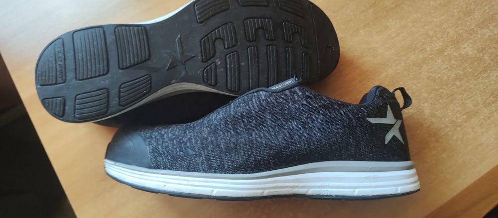 Pentru muncă, pantofi sport