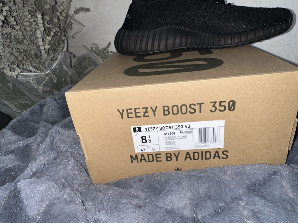 Adidas Yeezy Boost 350 V2 Core Black White / Oreo