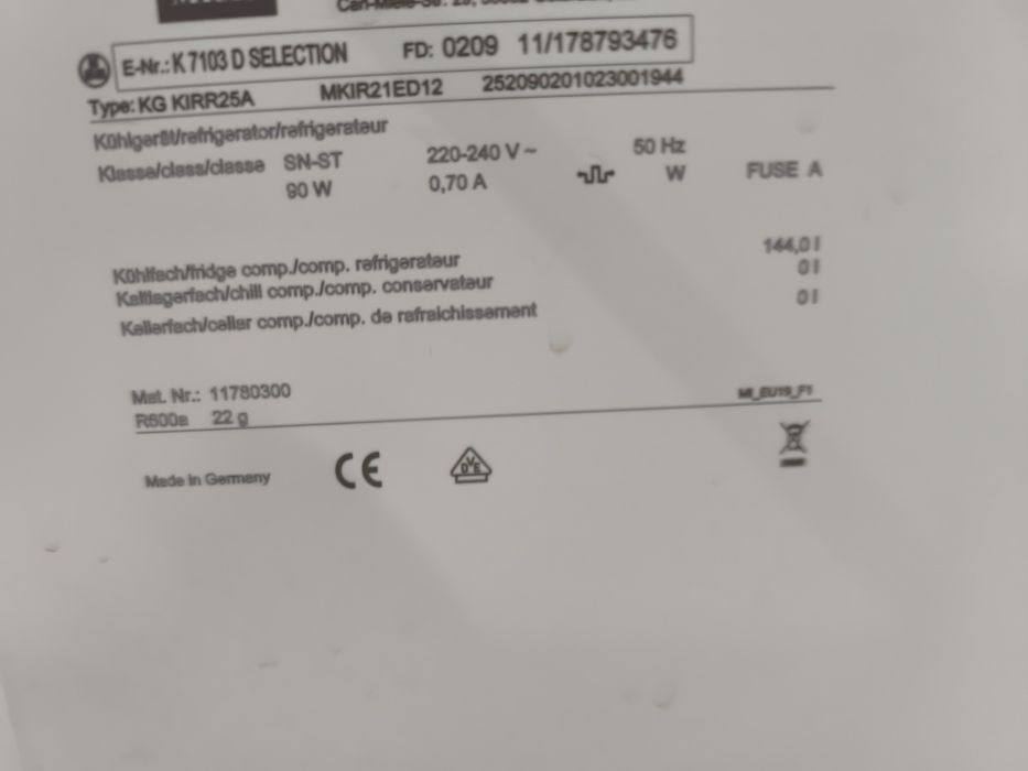 Хладилник Miele K7103D за вграждане.