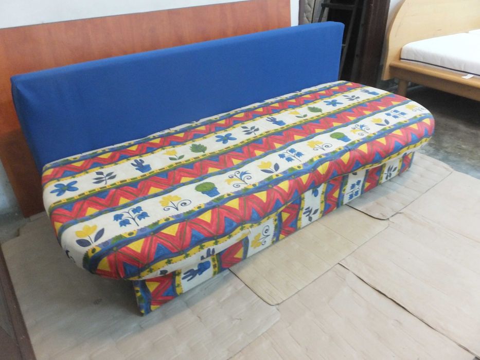Canapea extensibila foarte comoda 140x200 cu lada de depozitare