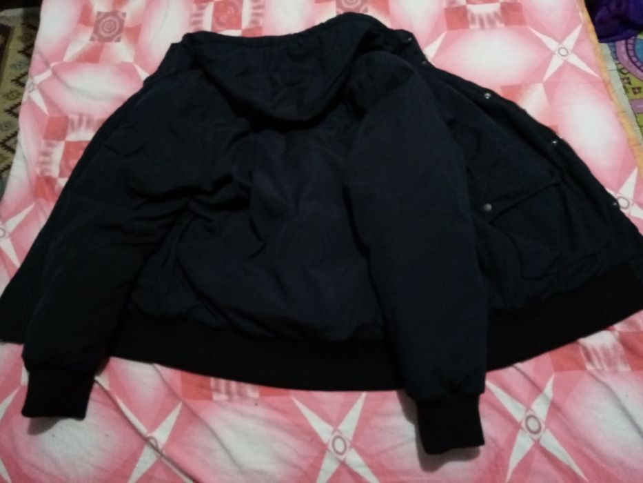 Vând geaca bărbătească