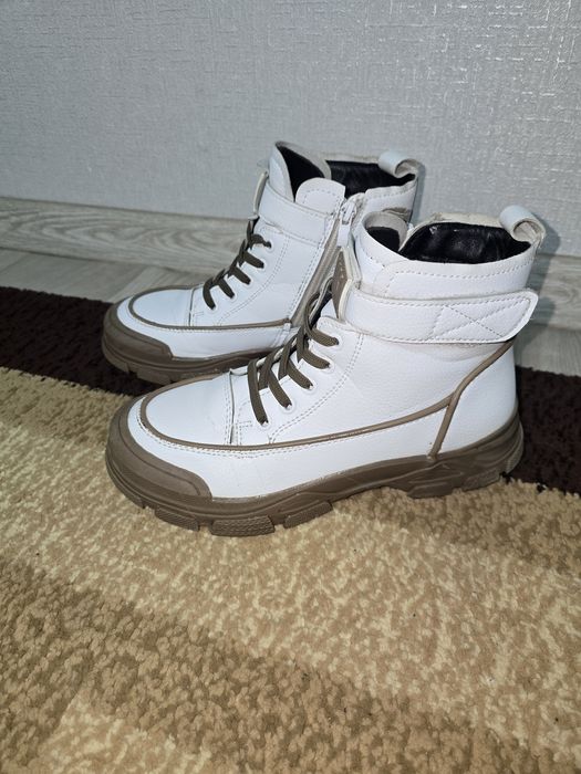 Продам ботиночки осень-весна на девочку размер 35