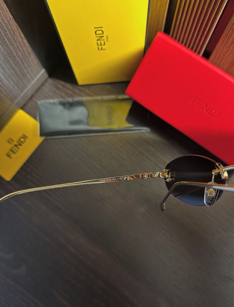 Слънчеви очила FENDI