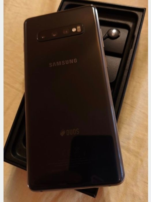 Samsung s10 plus smartphone