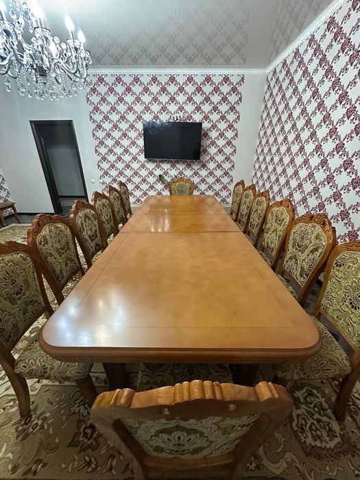 Стол и стулья продам