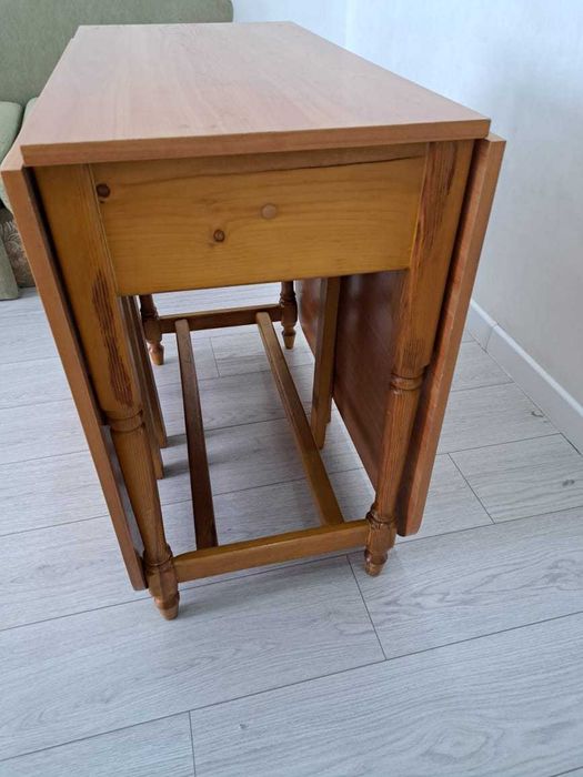 Продам 2 стола. Для кухни и зала.