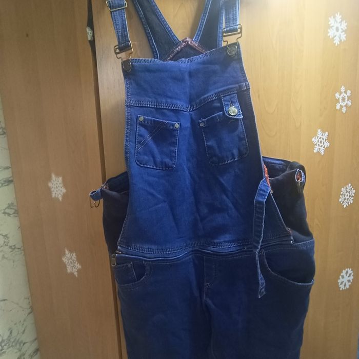 Продам джинсы, в подарок черные и платье для беременных утеплённые, со