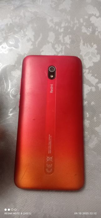Redmi 8A qizil rangda