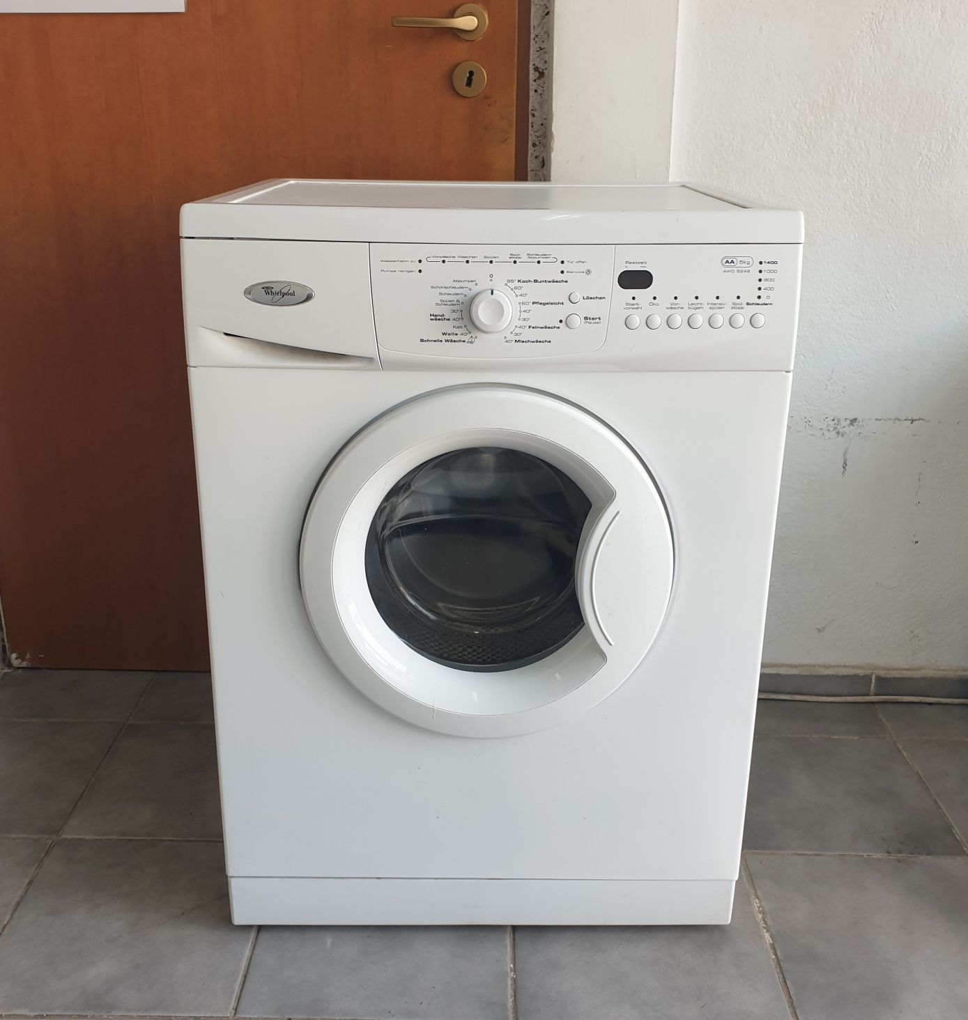 Masina de spălat rufe Whirlpool.  awo 57322