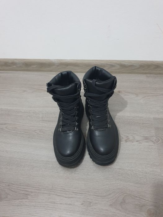 Bocanci Bershka 35
