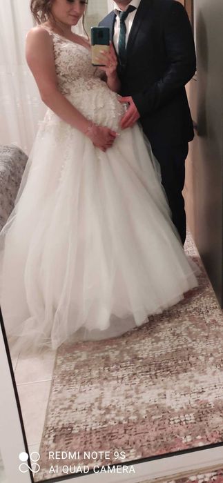 Булчинска рокля, цвят айвъри, размер Л,подходяща е и за бременни