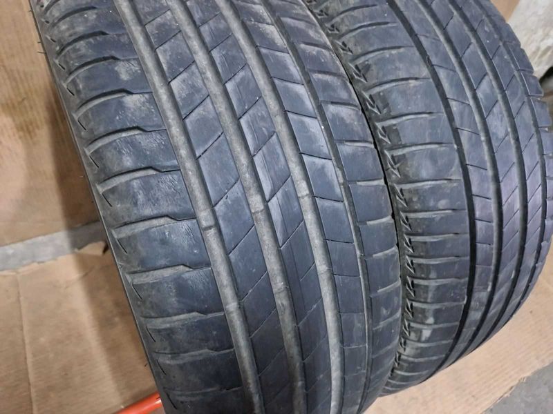 2 Bridgestone R17 205/55/ 
летни гуми DOT0222