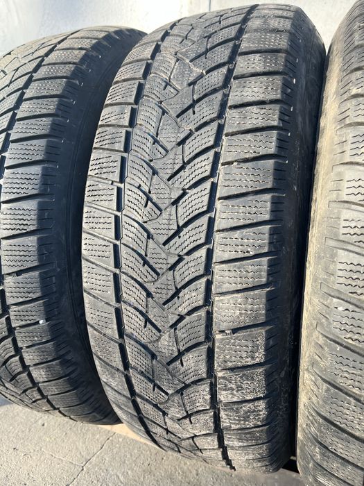 4 бр. зимни гуми 235/65/17 Dunlop SUV DOT 1718 4,5/5,5 mm