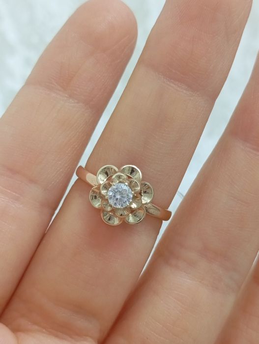 Tilla uzuk 585 proba 100$ yengi