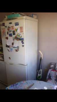 Хладилник с фризер 320L