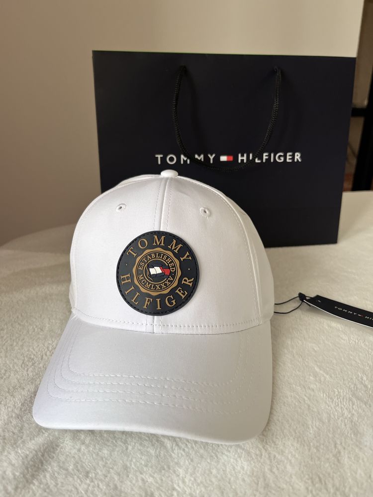 Кепка от Tommy hilfiger