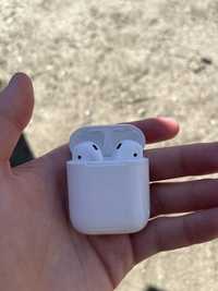 AirPods 2 с чехлом