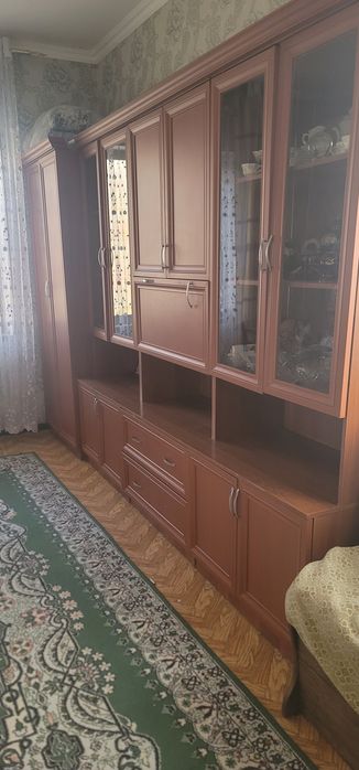 Сервант шкаф  в хорошем состоянии