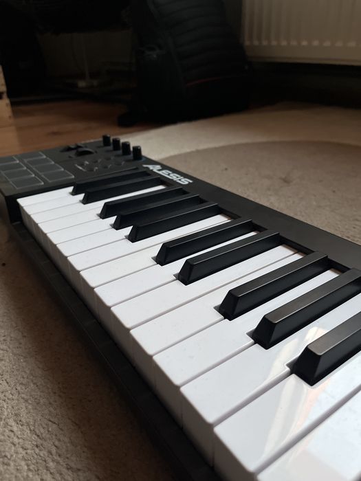 Alesis v49 Midi Keyboard