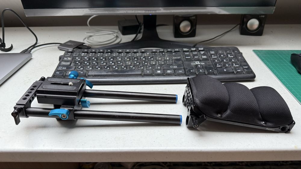 SmallRig mini shoulder pad с 15мм релси и основа с плочка тип Manfrott
