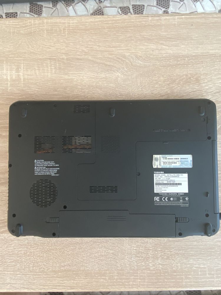 Лаптоп Toshiba Satellite C660 - 10 C. С оргинално зарядно.