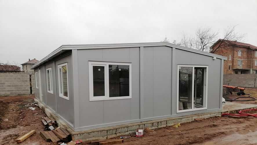 Casa modulara si garaje auto din structura metalica si panou sandwich