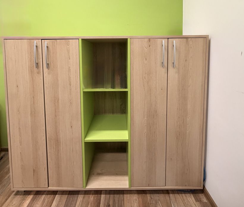 офис обзавеждане – шкаф, скрин ( нощно шкафче) и бюро