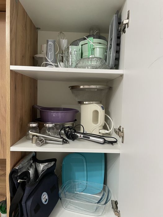 Посуда, рабочие перчатки, блендер, сандык