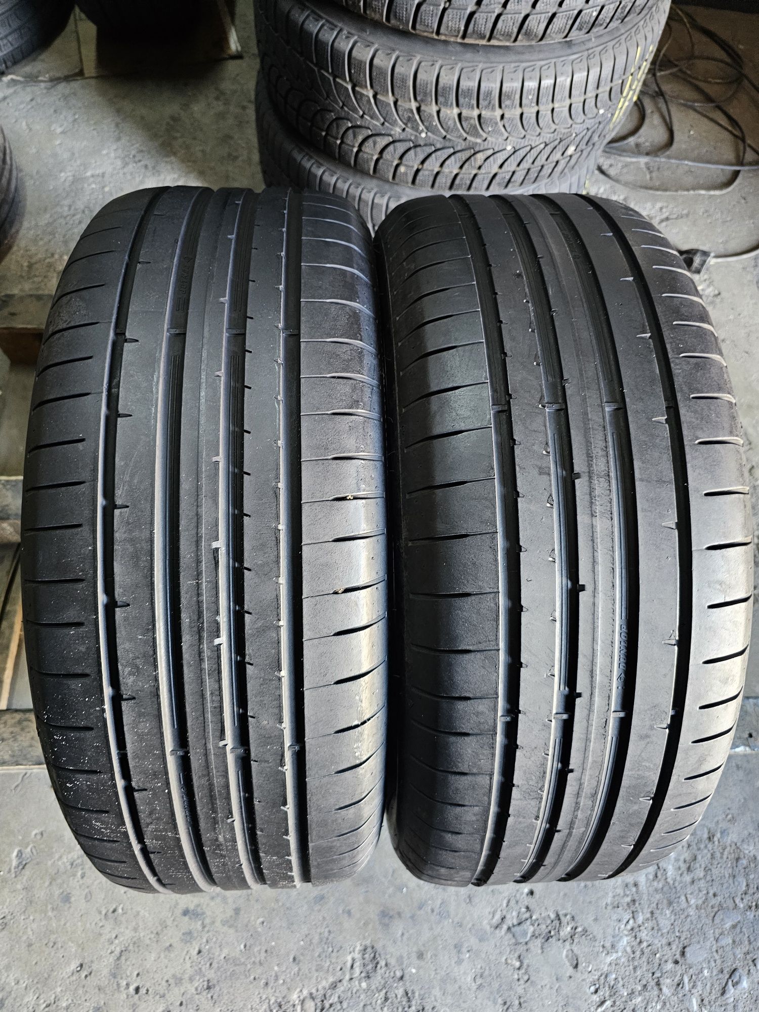 2 anvelope vara 235 55 17 Dunlop