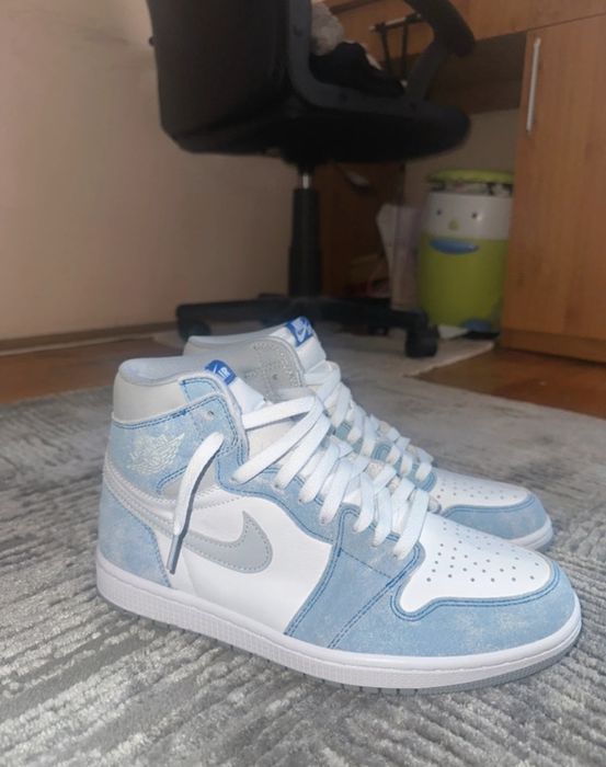 Jordan 1 hyper royale