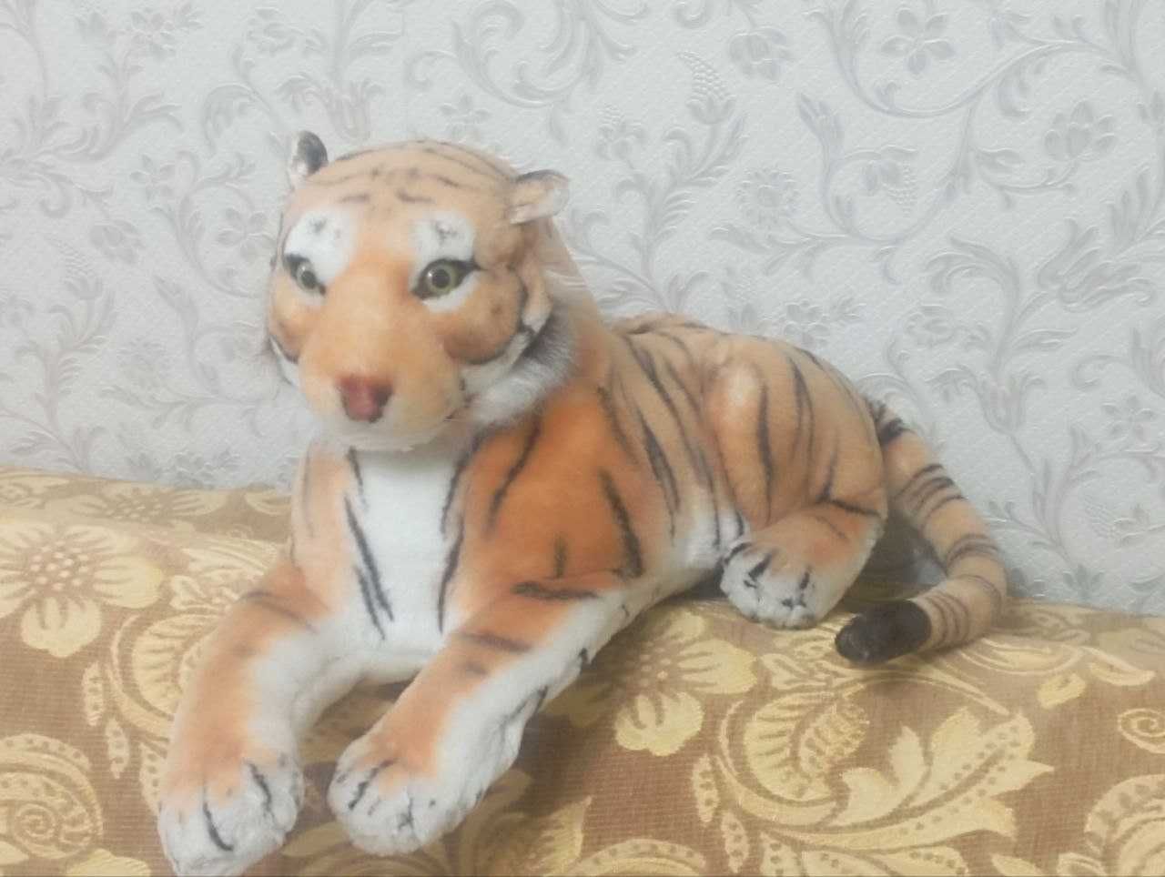 Продаются игрушки  мишка и тигр