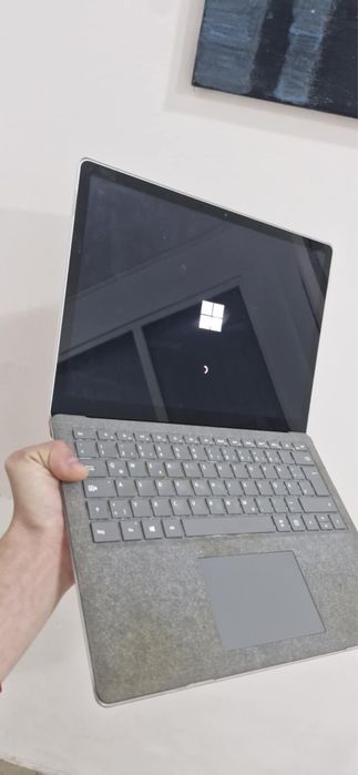 Laptop microsoft surface touchscreen