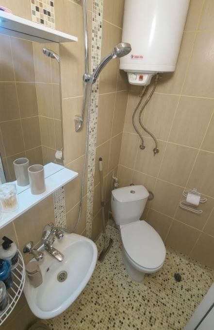 Дава се под наем Едностаен апартамент в Варна, Център - 30 кв.м за 348.84 € - Снимка #5