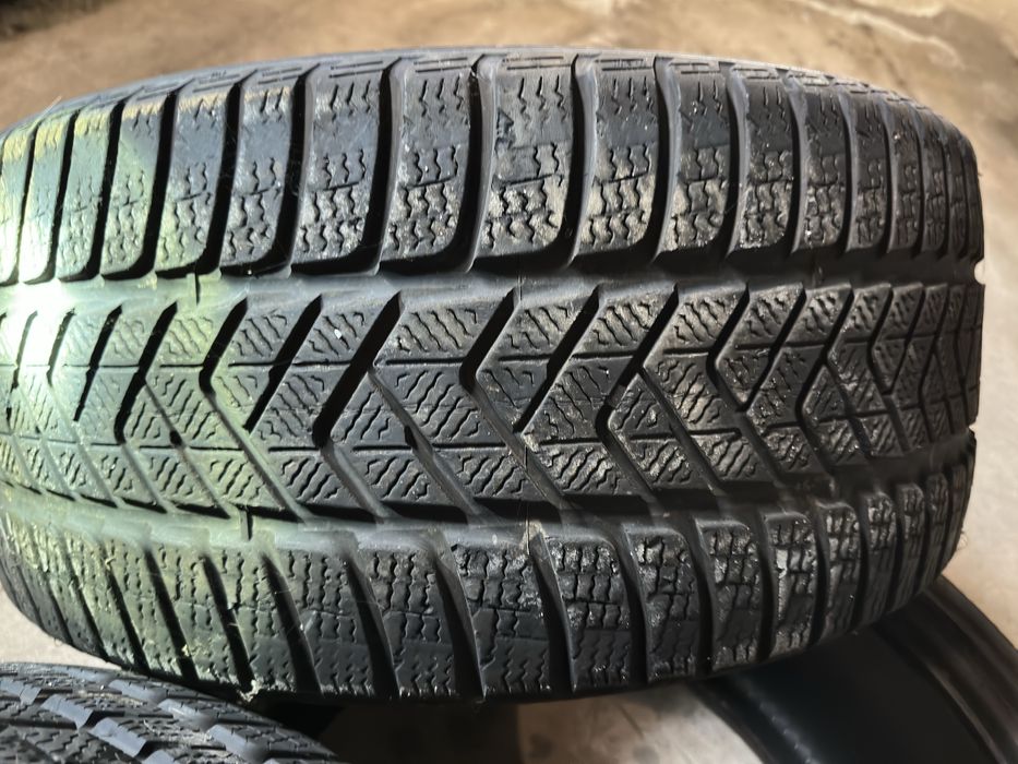 Гуми PIRELLI Sottozero 3  Winter  315/30R21 -2бр.  275/35R21-2бр