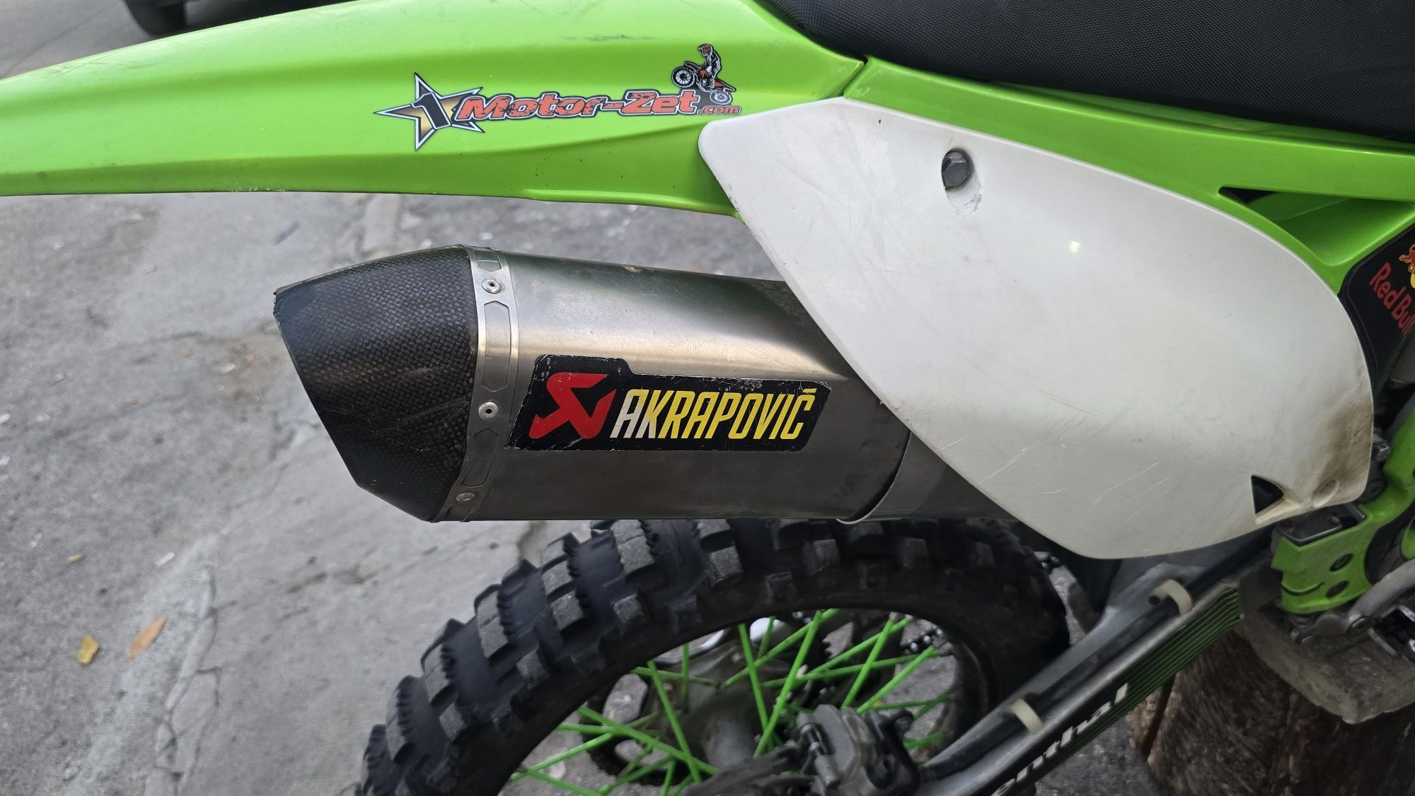 Kawasaki kx450f.