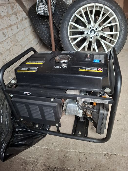 Продам бензогенератор Hyundai  3кВт