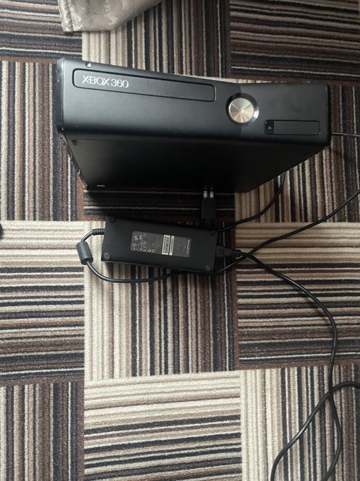 XBOX360 в идиальном состочний игоы закаченыые гта хитман мортал кобат